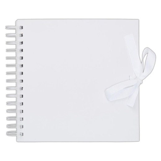 Personalisiertes Gästebuch mit weißem und grauem Kranz