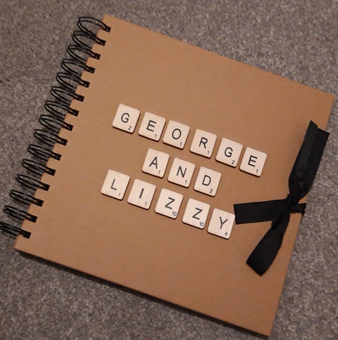 Personalisiertes Scrabble Tile-Gästebuch